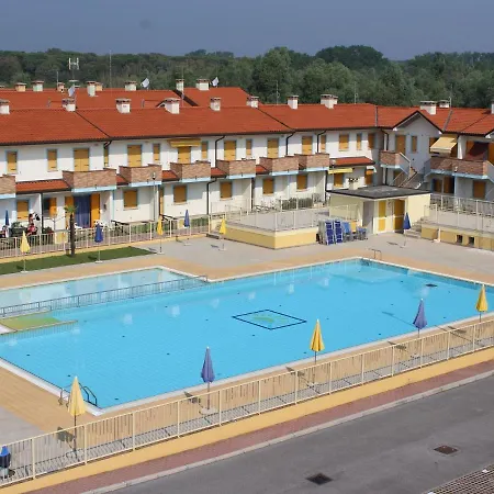 펜션 Charming In With A Shared Pool *