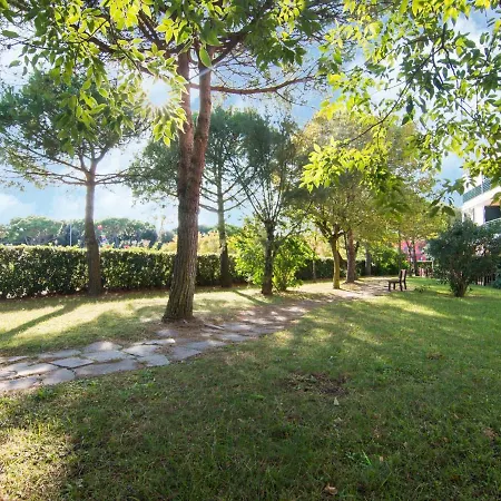 Charming In With A Shared Pool Holiday home Rosolina